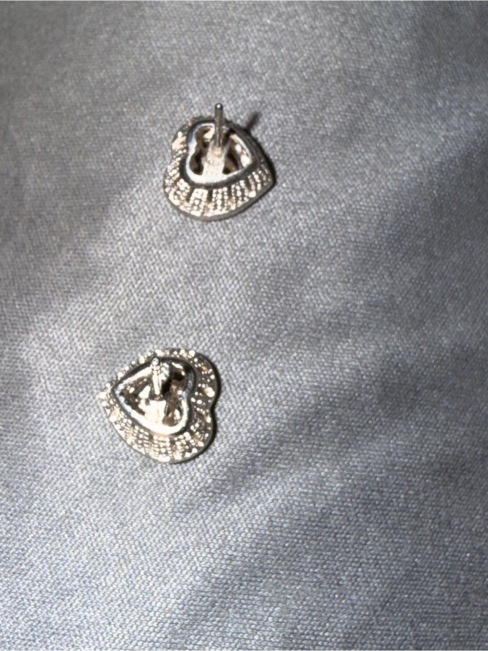 Vintage Heart Halo Stud Earrings in Silver with Pavé diamonds - Picture 2 of 15